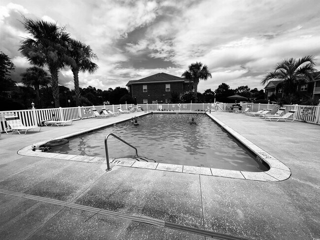 Building Photo - 2057 Silvercrest Dr