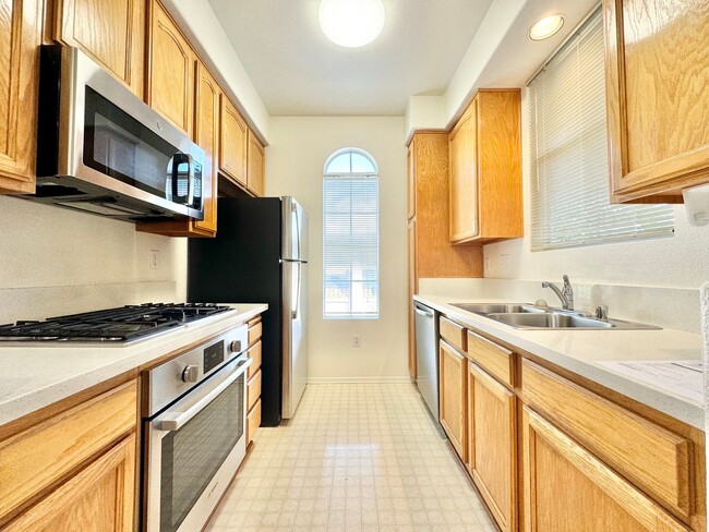 Primary Photo - Great 1 bed/1 bath in the Mirabella commun...