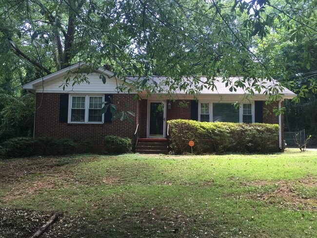 Primary Photo - Charming 3 Bedroom, 2 Bath Home - Downtown...