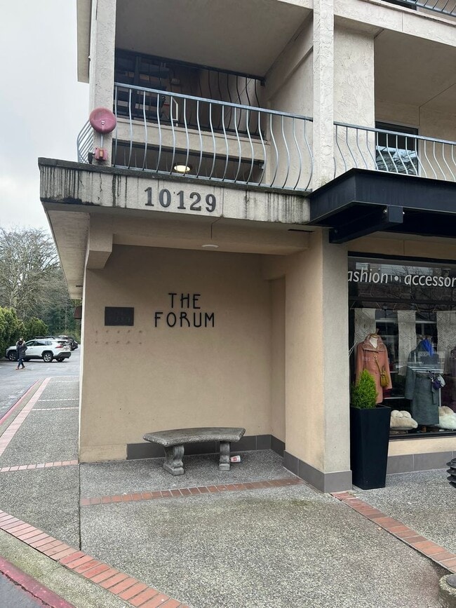 Building Photo - 2 Bed 1.5 Bath Condo Downtown Bellevue on Main Street