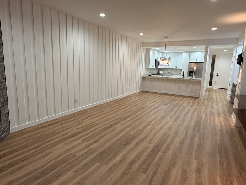 Building Photo - 111 Tamarack Ave