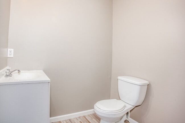 Building Photo - Freshly Updated 2-Bed Home in Independence!