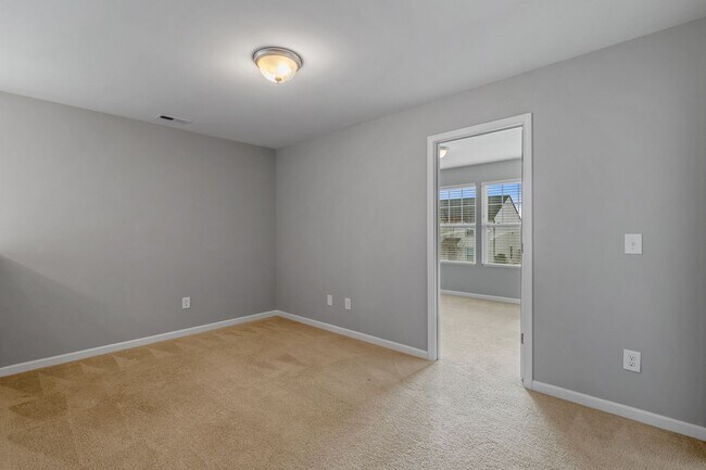 Building Photo - Newer Home in Reedy Fork, SS Appliance, Granite Counter-tops, Island, Office, Den, FP, Loft, Gara...