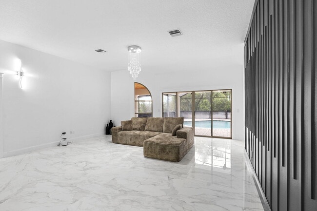 Building Photo - 2120 Lakebreeze Way