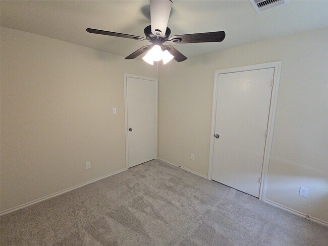 Building Photo - 810 Lightningbug Ln