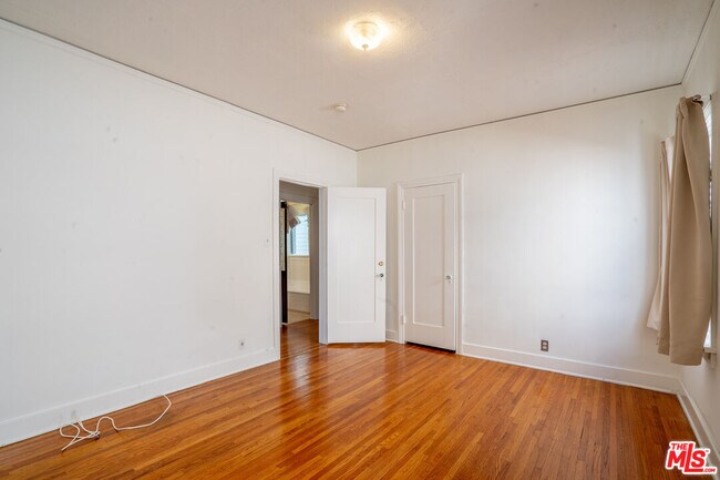 Building Photo - 162 S Berendo St