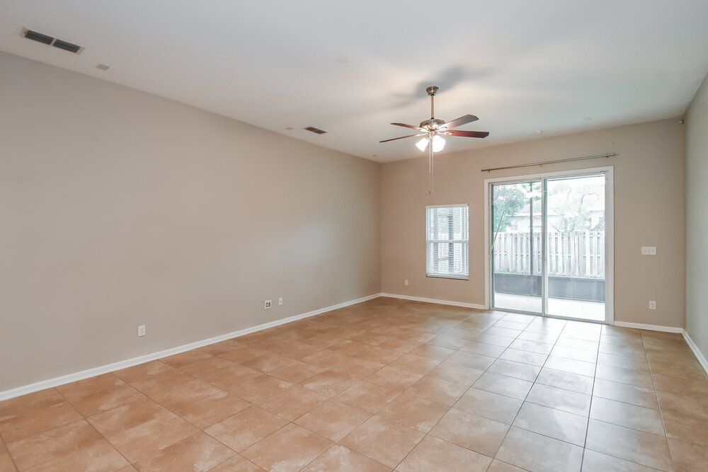 Building Photo - 15809 Canoe Creek Dr