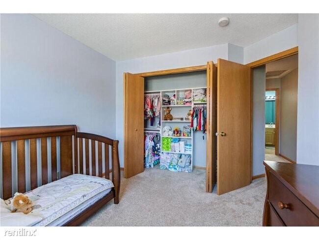 Building Photo - 2 br, 2 bath Townhome - 2056 Willow Cir