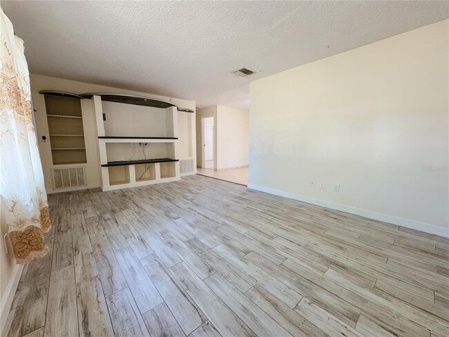 Building Photo - 7522 Laurel Springs Dr