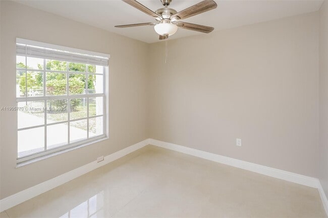 Building Photo - 16905 SW 106th Ct