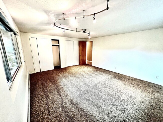 Building Photo - Stunning, 4 Bedroom, 3500 Square Foot, Highland's Home in Boise's North End