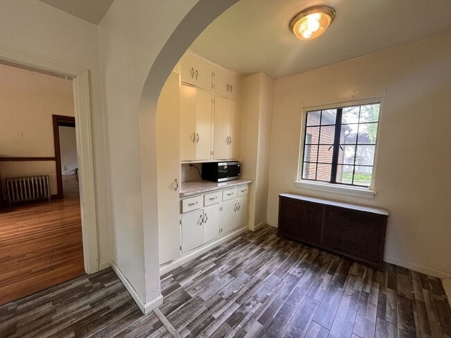 Building Photo - 3-bedroom, 2-bath student house