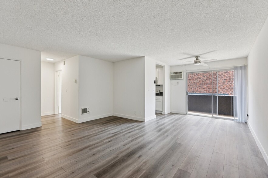 Primary Photo - Victoria Apartments