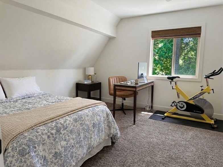 Building Photo - 22374 Glenwood Dr