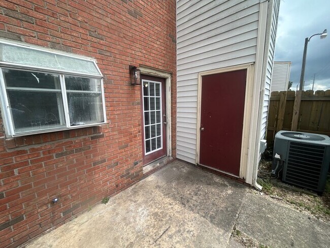 Building Photo - 940-702 Glenn Street, West Columbia, SC 29169