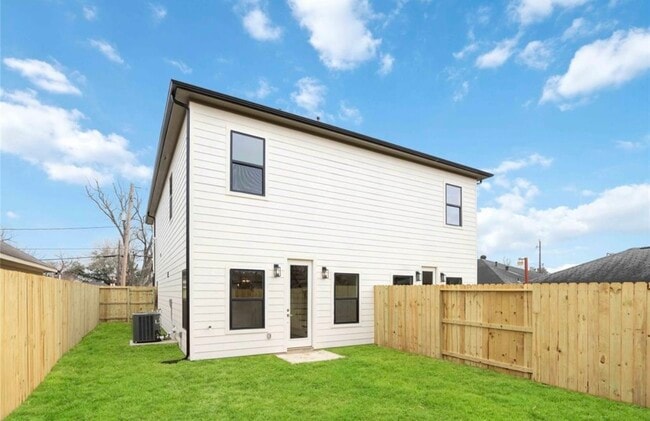Building Photo - 7980 Angus St