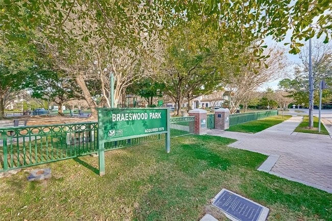 Building Photo - 2511 Maroneal St