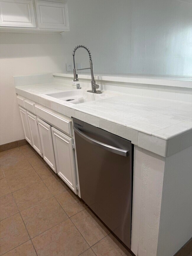 Building Photo - 1655 E Palm Canyon Dr