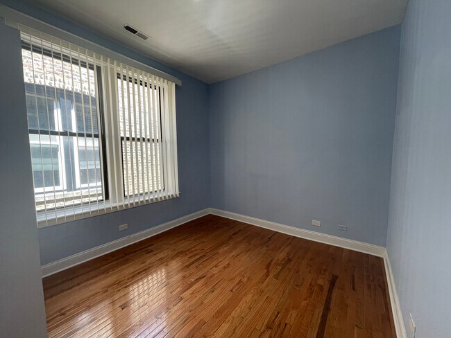 Building Photo - 1039 S Racine Ave