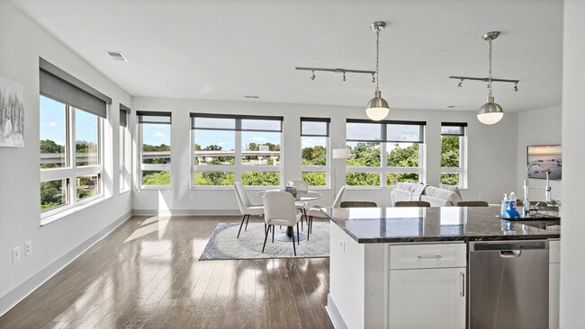 Building Photo - 7370 Montcalm Dr