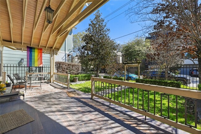 Building Photo - 1612 Vermont St