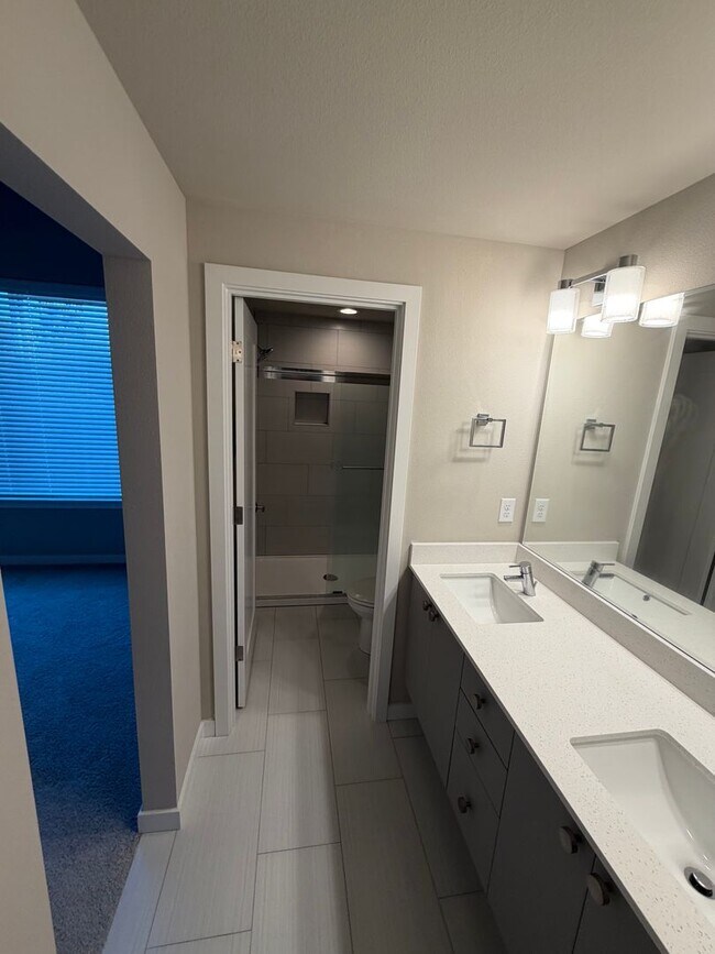 Building Photo - New Lynnwood Upscale Townhome For Rent!