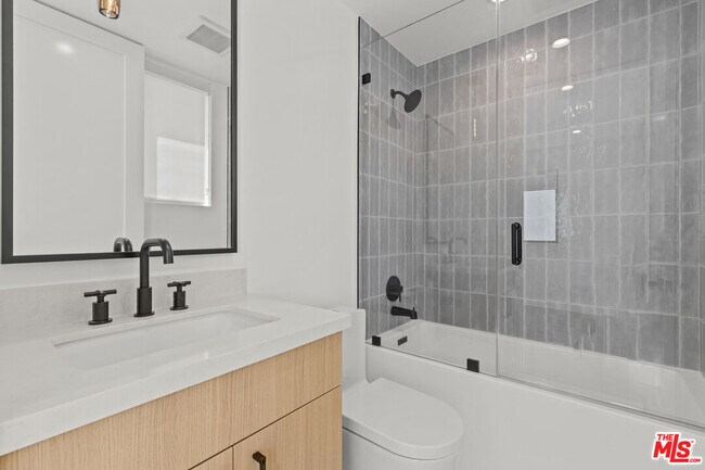 Building Photo - 5841 Kester Ave