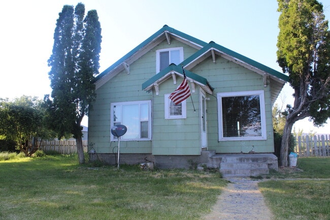 Building Photo - 22175 State Line Rd