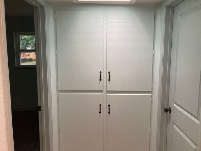 Building Photo - Newly Renovated Home in the heart of Springdale !