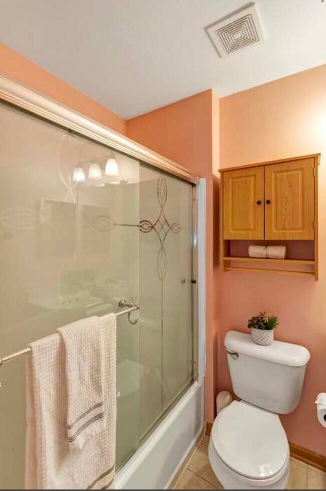 Building Photo - 143 Monarch Dr