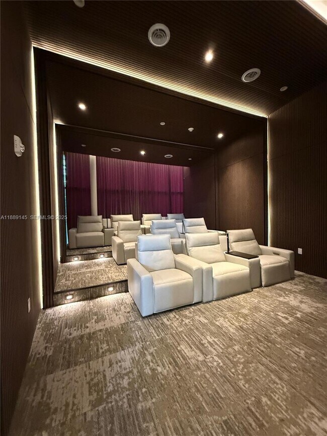 Building Photo - 700 NE 24th St