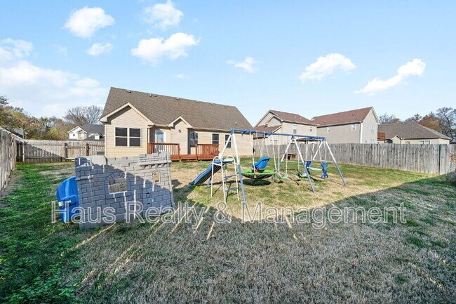 Building Photo - 3565 Southwood Dr