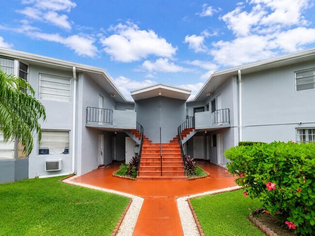 Building Photo - 1723 NE Miami Gardens Dr