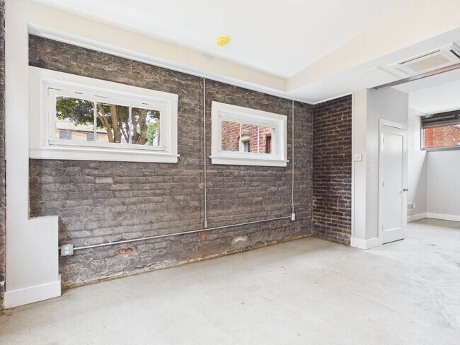 Building Photo - 7 E Franklin St
