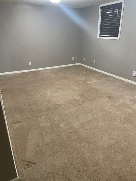 Building Photo - 2718 W 59th St