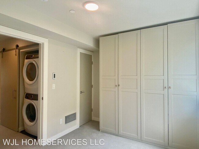 Building Photo - 2 br, 1.5 bath House - 521 NW 70th St