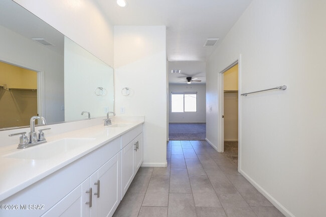 Building Photo - 7760 S Via Perfecta