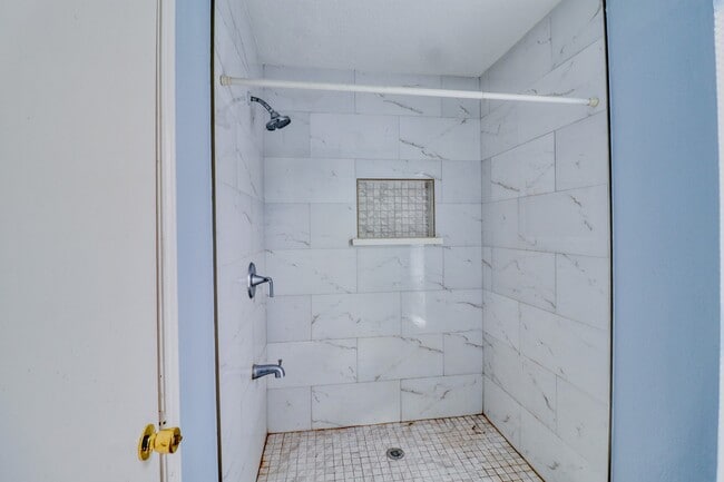 Building Photo - 6911 Pouter Dr