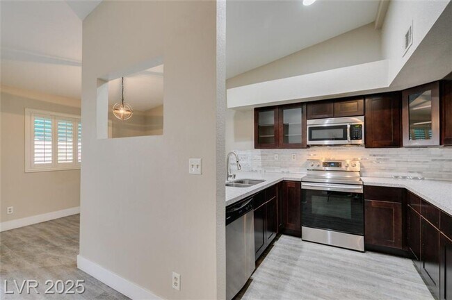 Building Photo - LOCATED IN GATED COMMUNITY JUST MINUTES FR...