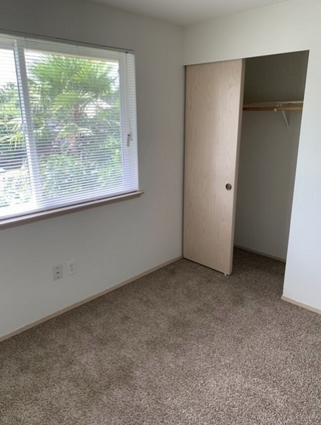 Building Photo - 321-R Street SE