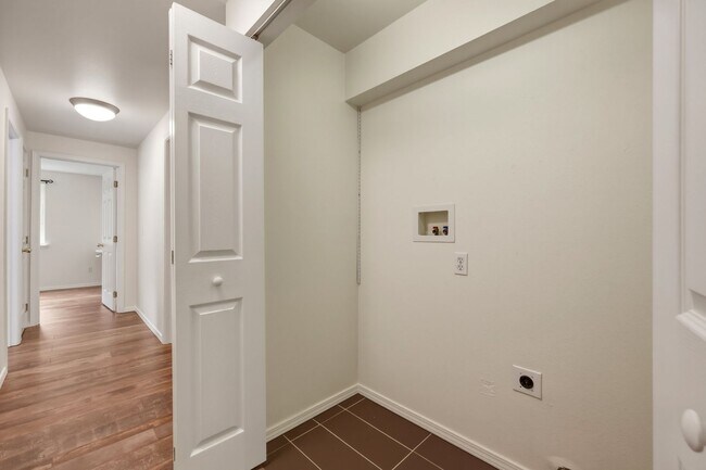 Building Photo - Beautifully Updated 3-Bedroom Rambler with Open Floor Plan & Private Fenced Yard