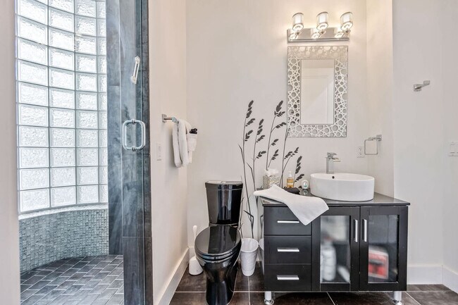 Building Photo - 873 S Atlantic Ave