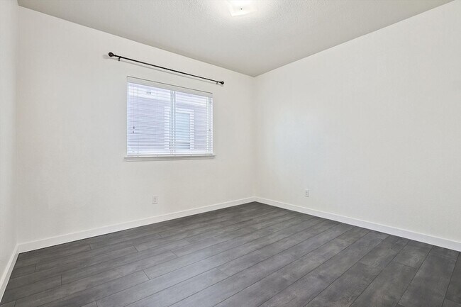 Building Photo - 9205 Benevolent Ct