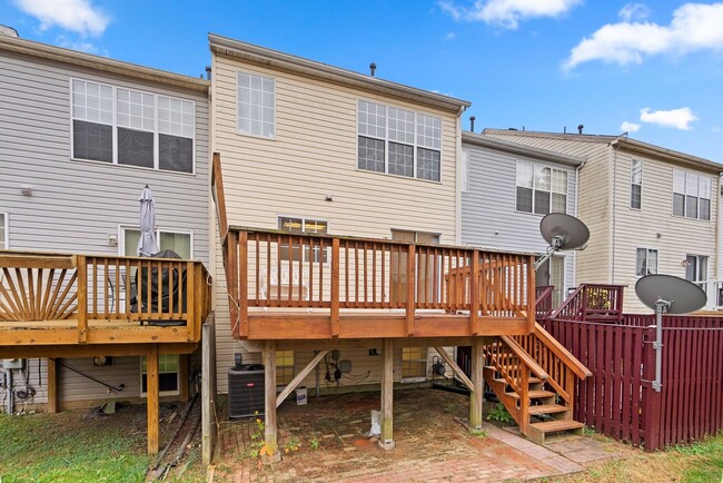 Building Photo - 3 Bed 2.5 Bath - Silver Spring Townhouse -...