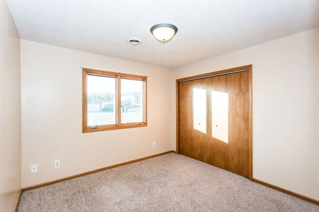 Building Photo - Spacious home in Ogden!