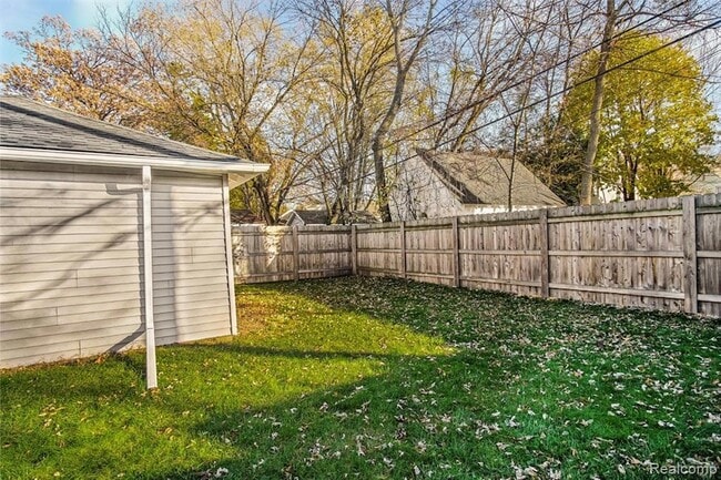 Building Photo - 565 W Saratoga St