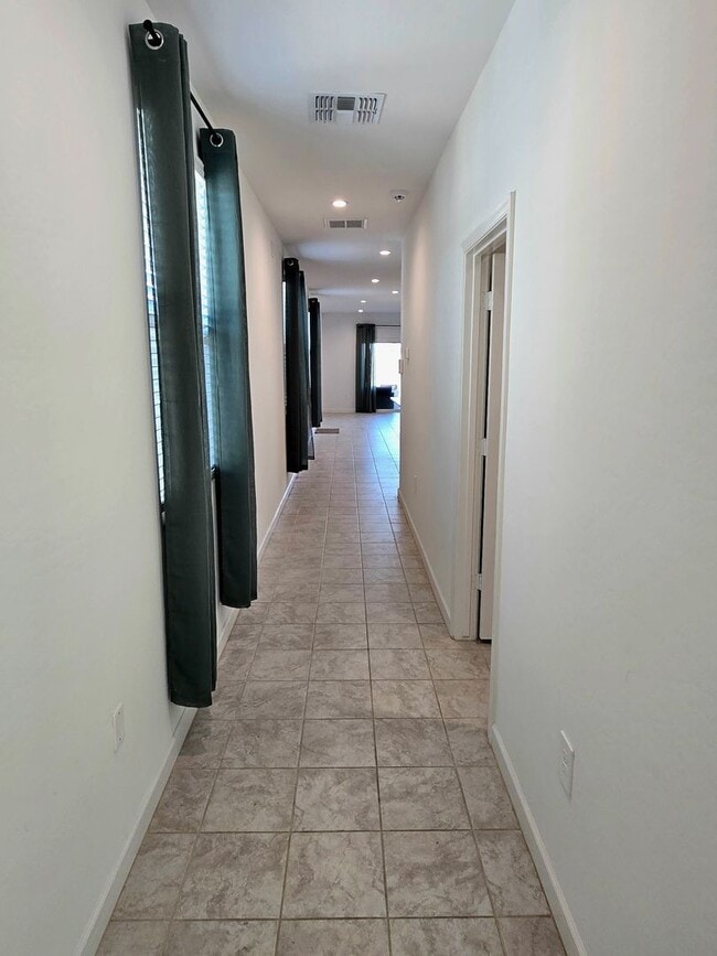 Building Photo - 3-bedroom home In Superstition Vistas, just 2 years new