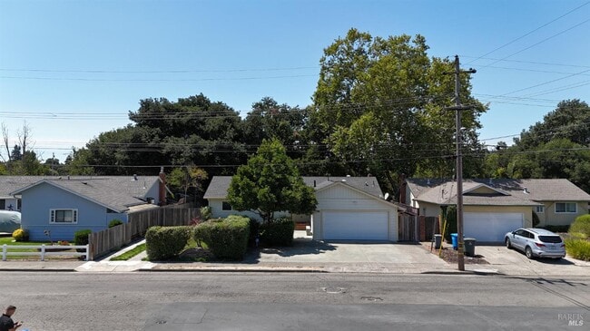 Building Photo - 4845 Marshall Dr