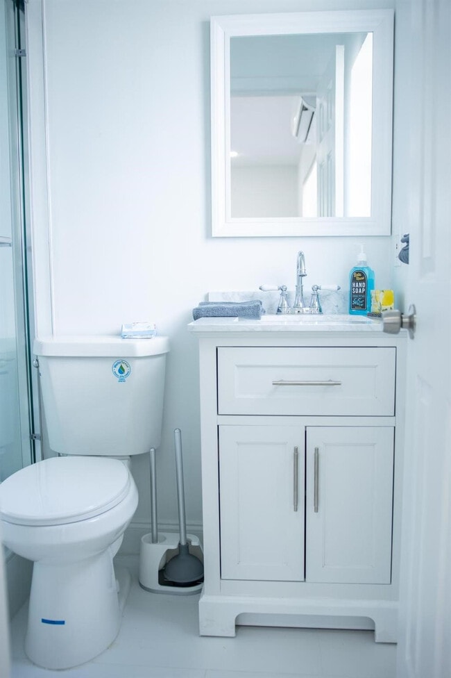 Building Photo - 320 NW 4th Ave