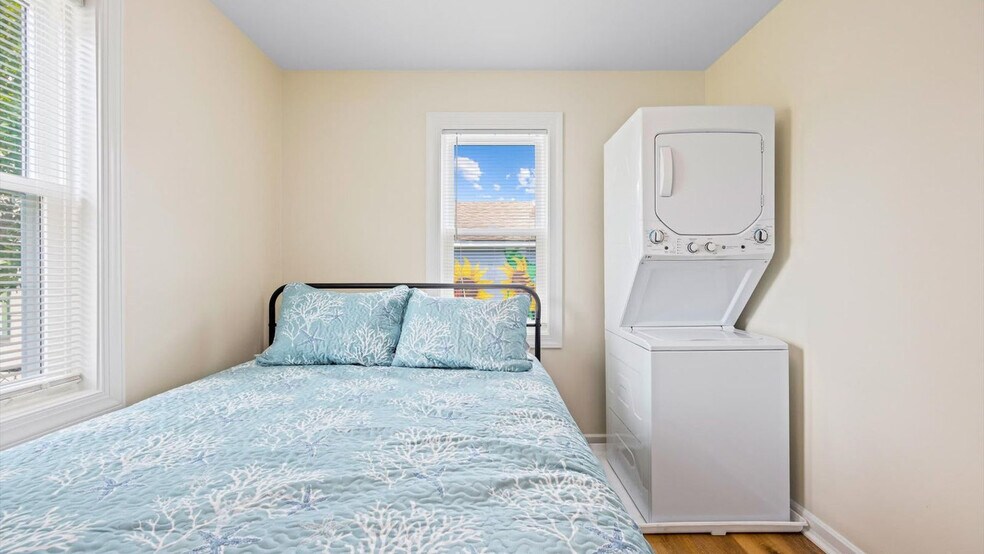 Building Photo - 124 W Heather Rd